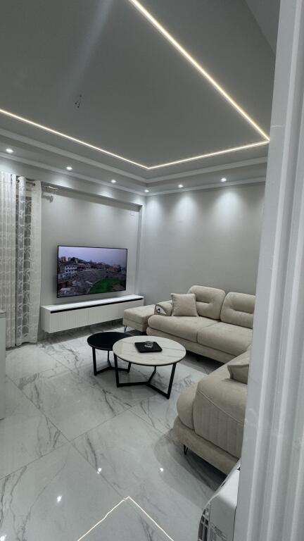 Jepet apartament pran spitalit ne durres