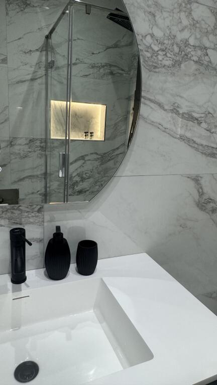 Jepet apartament pran spitalit ne durres