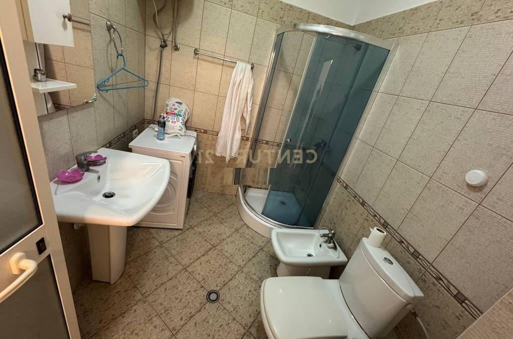 JAPIM ME QERA TEK RADISSON HOTEL LIQENI I THATE!