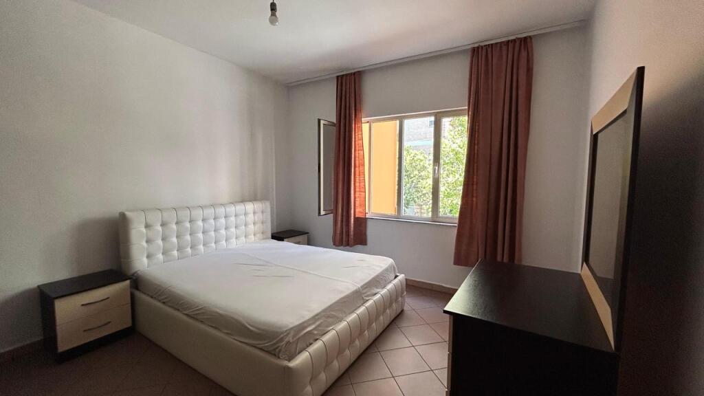 Jepet Me Qera Apartament 2+1+1 Ballkon