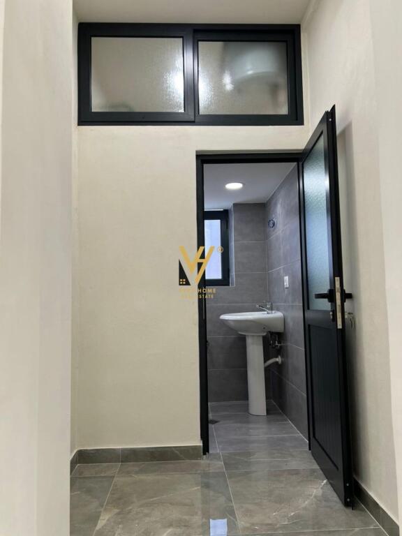 SHITET DYQAN 89 M2 TE STADIUMI DINAMO 525.000 EURO