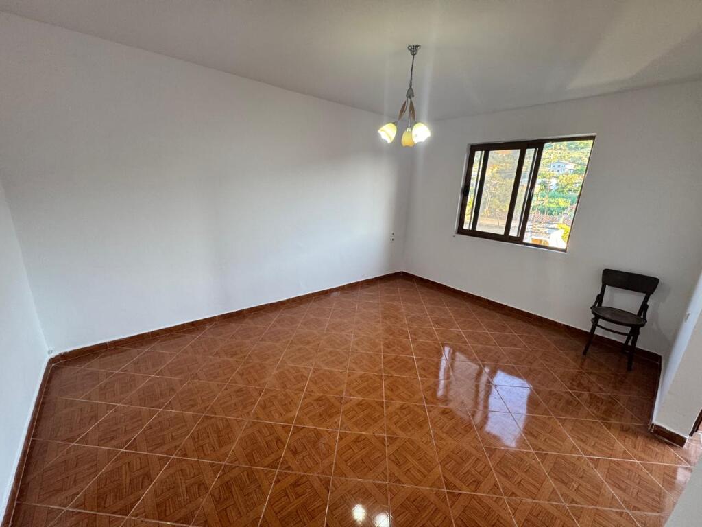 Shitet apartament 1+1 ne Kombinat