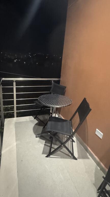 Jepet apartament pran spitalit ne durres