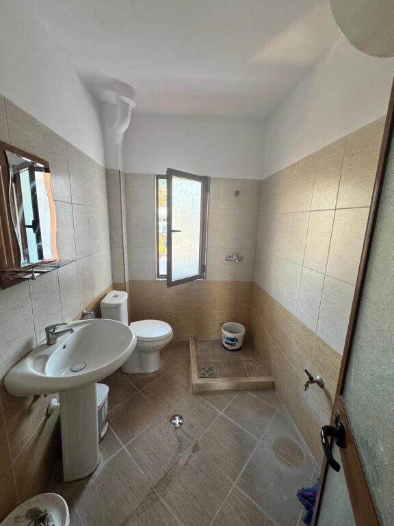 Shitet apartament 1+1 ne Kombinat