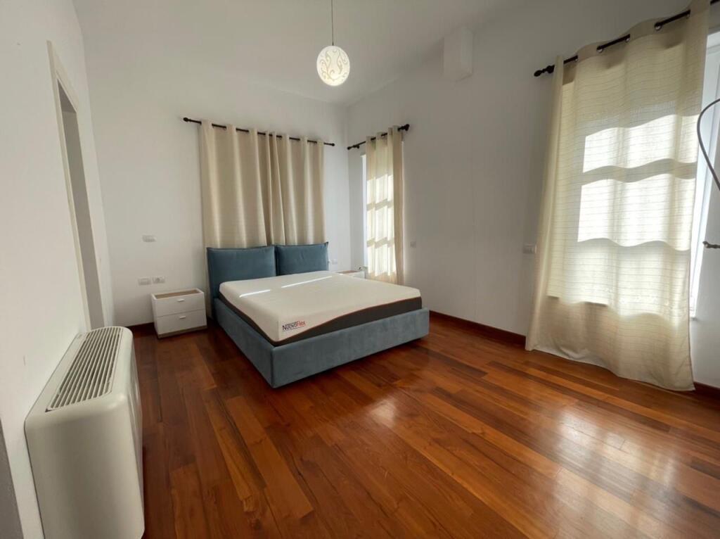 VILE ME QERA 660 M2 ROLLING HILLS 4.800 EURO