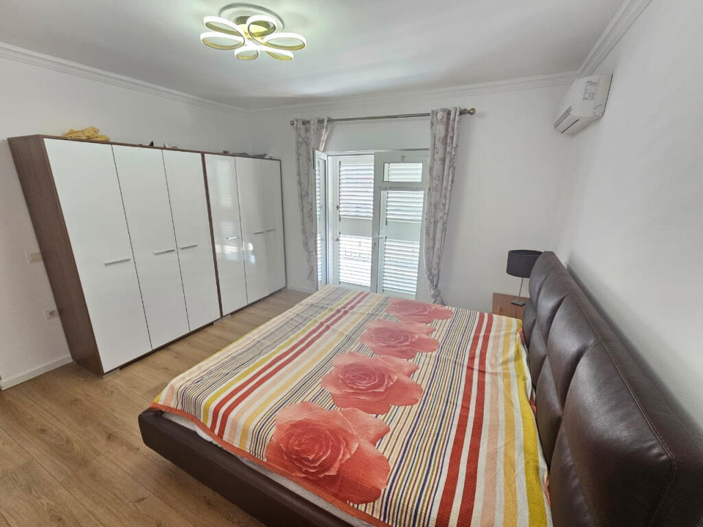 Vile 3 Kateshe Me Qera tek Liqeni i Thate (ID BV22453) Tirane