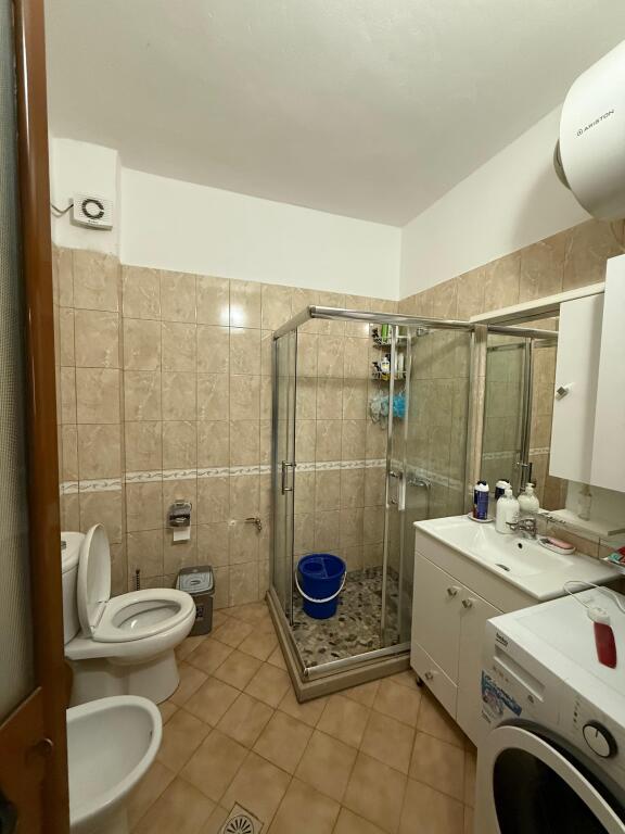 🏡 Shitet Apartament Modern 2+1 në Lungomare, Vlorë