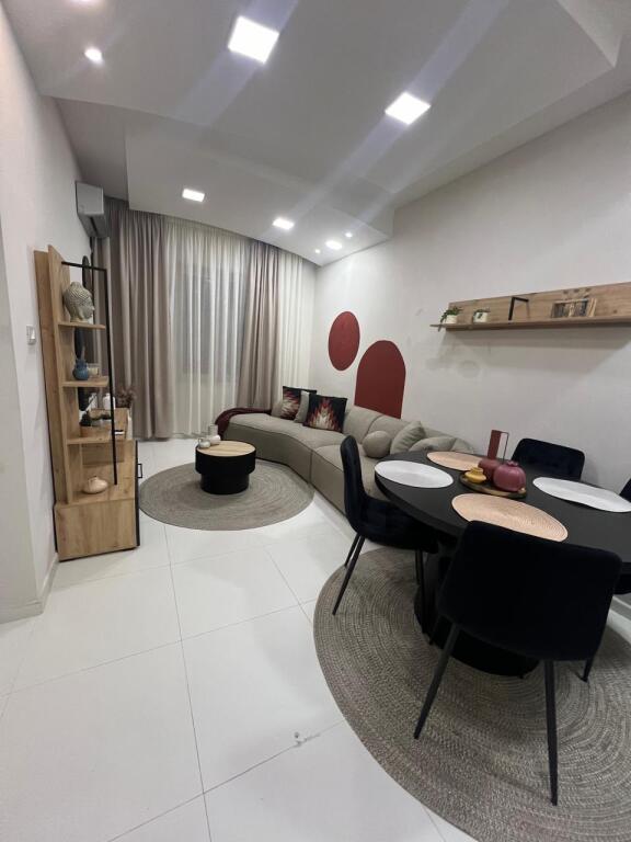 Jepet me qera apartament 1+1,Bllok