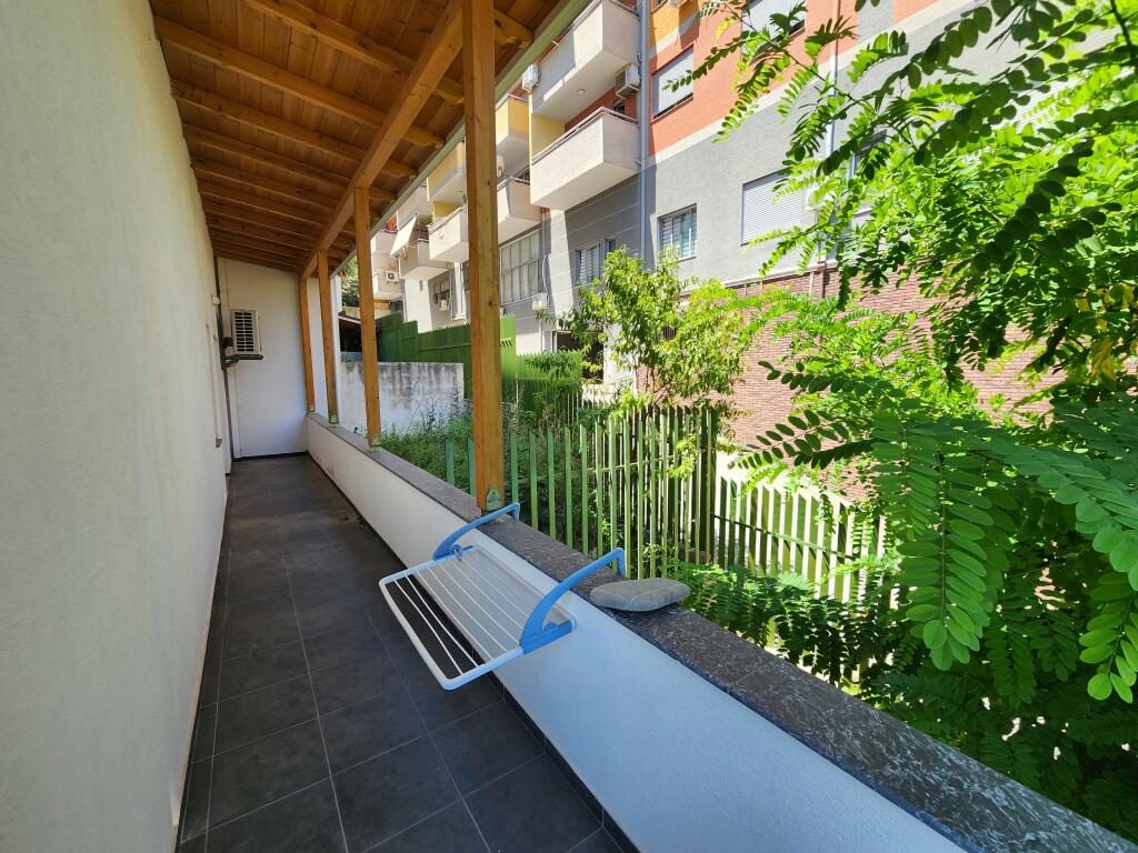 2+1,i mobiluar,rruga peti,liqeni ,800 euro