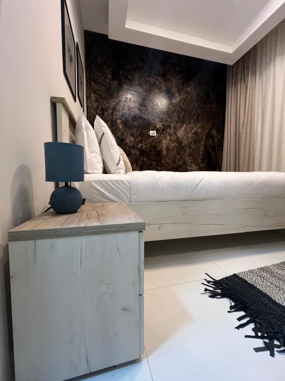 Jepet me qera apartament 1+1,Bllok