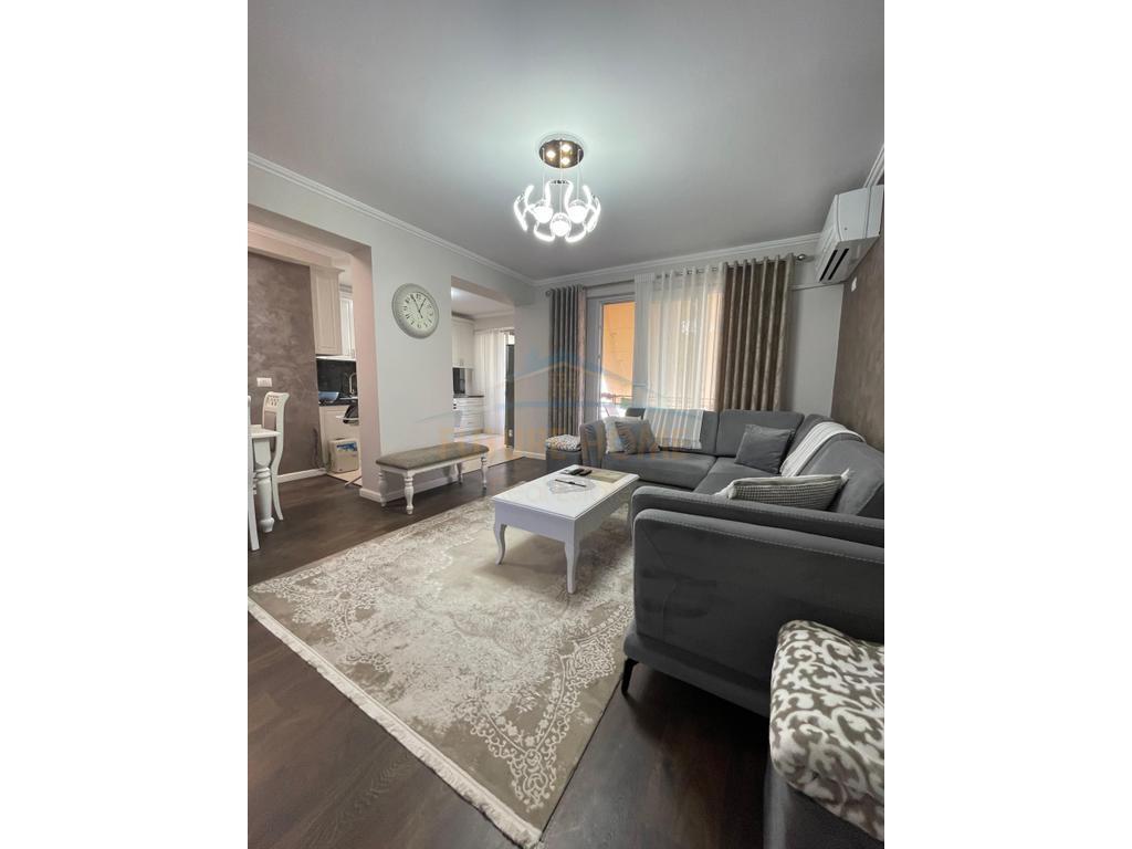Qera, Apartament 2+1, Rruga e Barrikadave