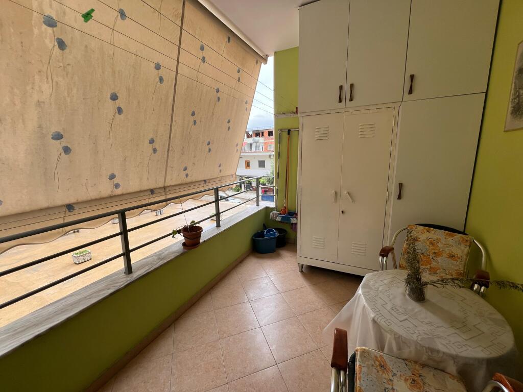 Shitet Apartament 2+1