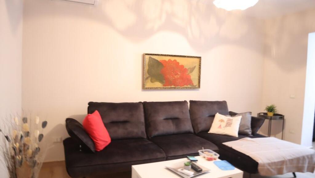 Jepet Me Qera Apartament 2+1+1 Ballkon