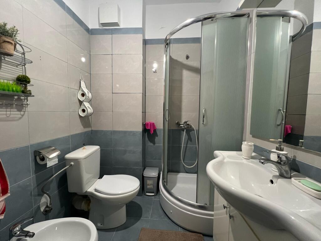 Shitet Apartament 2+1
