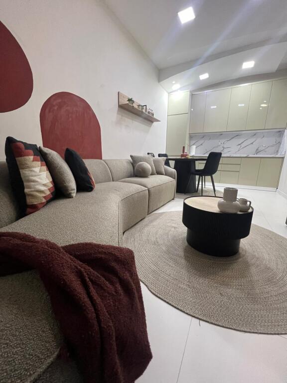 Jepet me qera apartament 1+1,Bllok