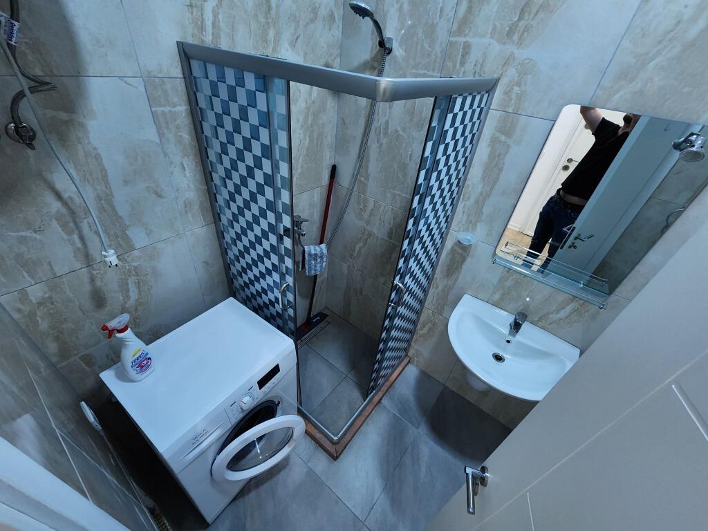 2+1,i mobiluar,rruga peti,liqeni ,800 euro