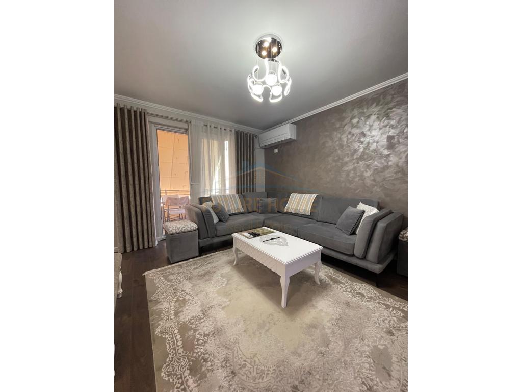 Qera, Apartament 2+1, Rruga e Barrikadave