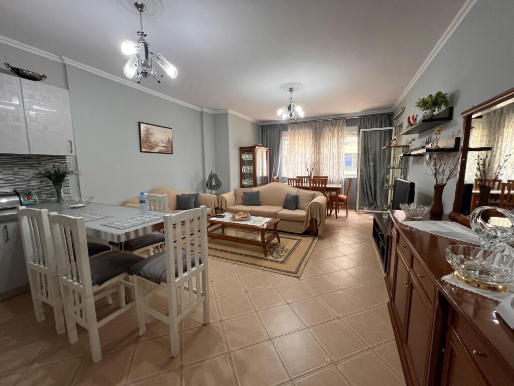 Shitet Apartament 2+1