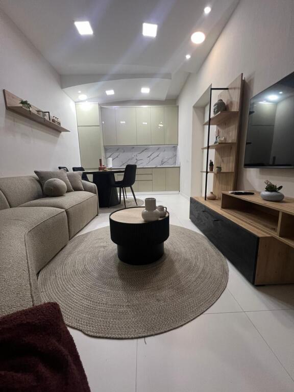 Jepet me qera apartament 1+1,Bllok