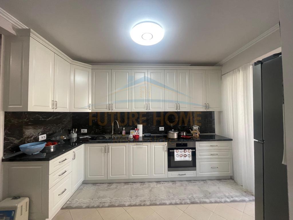 Qera, Apartament 2+1, Rruga e Barrikadave