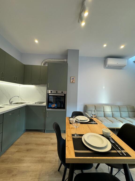 Jepet apartament 1+1 me qira pra e St te Trenit!