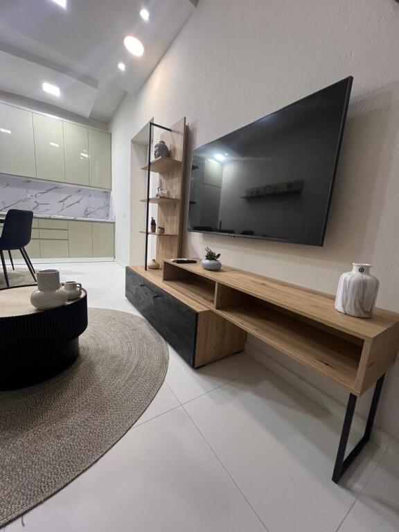 Jepet me qera apartament 1+1,Bllok
