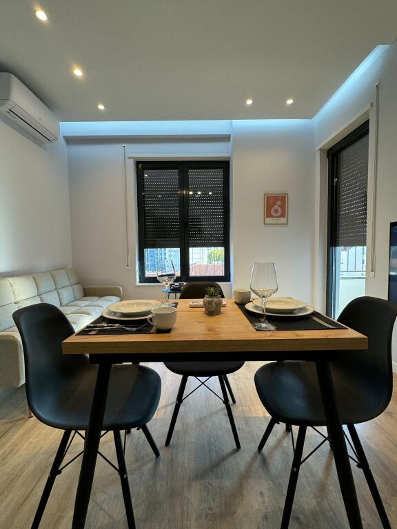 Jepet apartament 1+1 me qira pra e St te Trenit!
