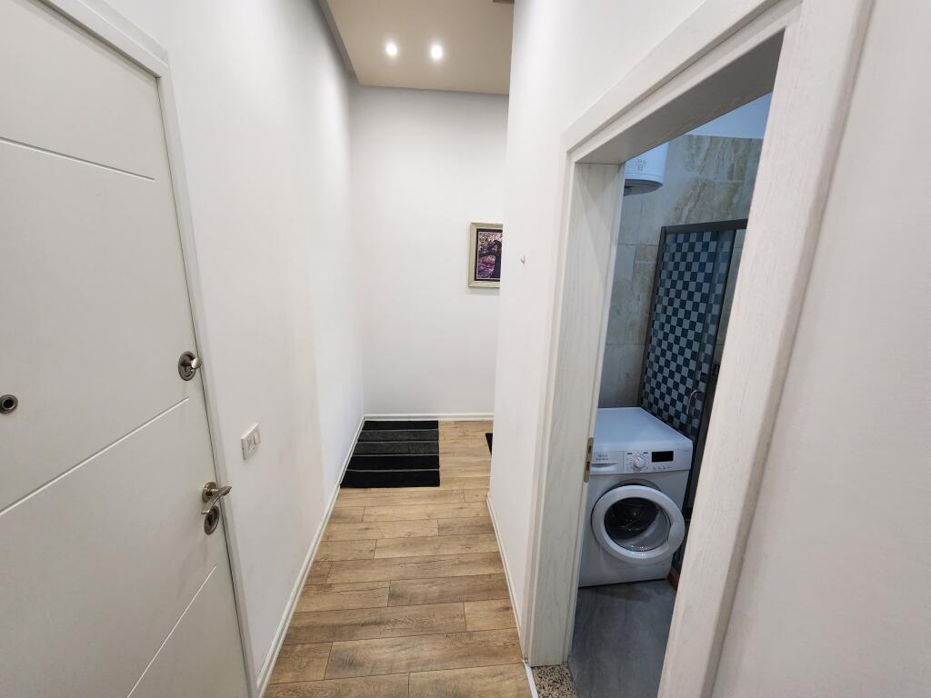 2+1,i mobiluar,rruga peti,liqeni ,800 euro