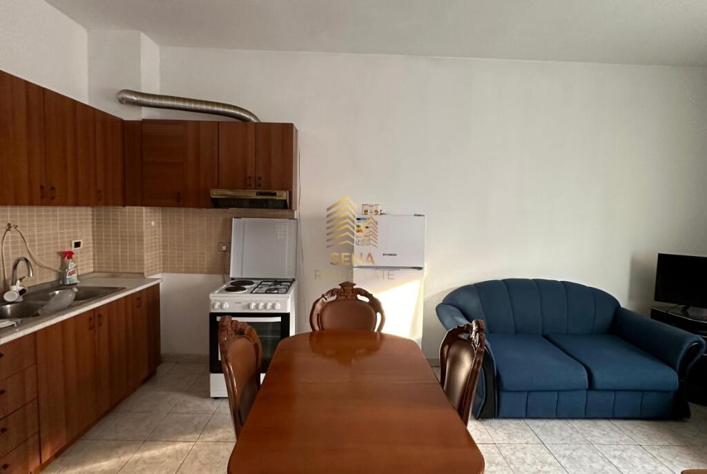 Affitto, Appartamento 1+1+balcone, 21 Dhjetori, 450 Euro/mese