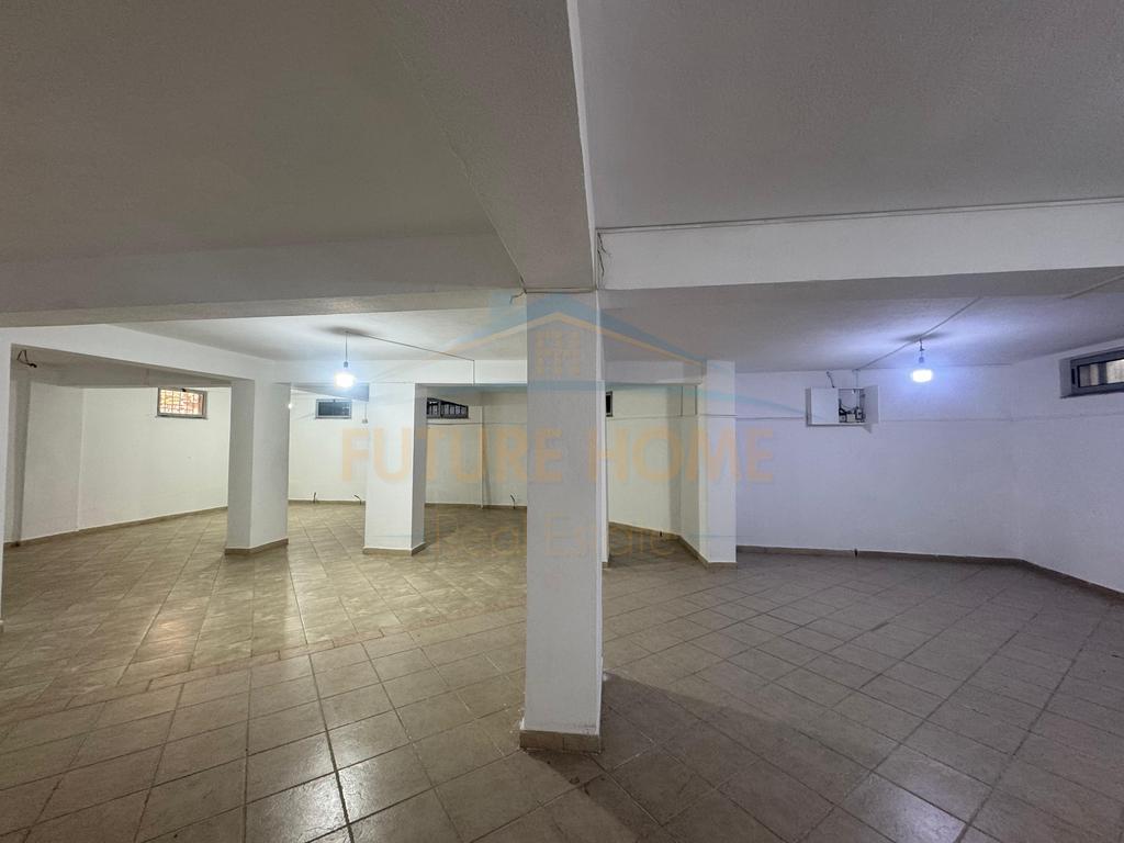 Qera, Ambient Biznesi, Rruga e Kavajes