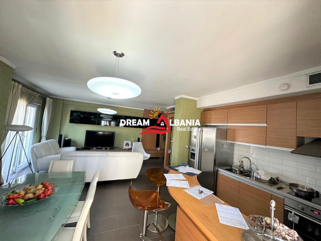 Vendesi super appartamento 2+1+2 a Zogu i Zi vicino alla Croce Rossa (ID 41211367)