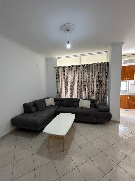 Affittasi – Appartamento 2+1+2 | Zona Vila L (Palazzo con Fontana)