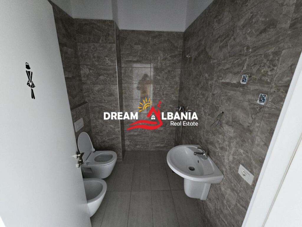 Ambjent per zyra me qera prane Square 21 rruga e Kavajes (ID 42611321).