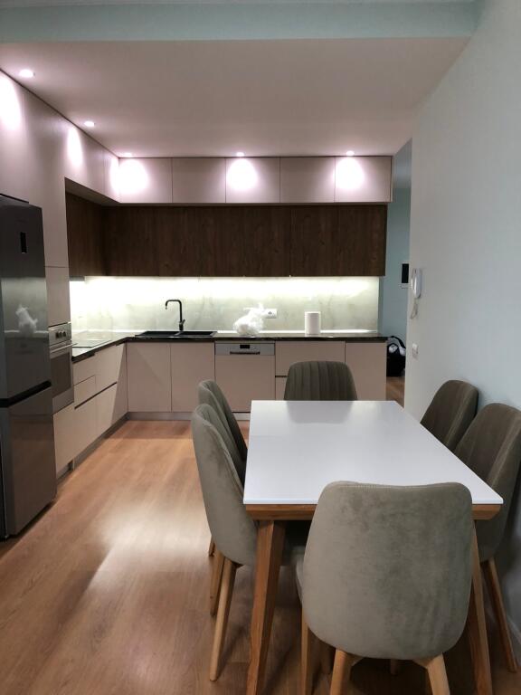 SHITET APARTAMENT 2+1 ME ÇERTIFIKATË PRONËSIE NË KAMEZ