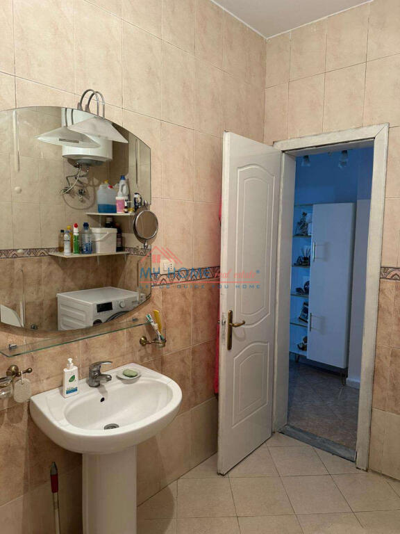Appartamento 2+1 in affitto a Komuna e Parisit