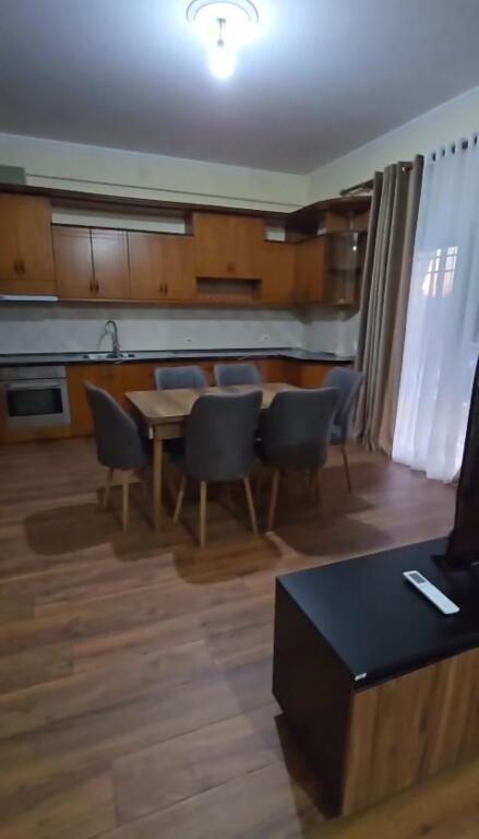 Appartamento 2+1 in affitto. Porcellana, 200m di fronte all'Università Europea di Tirana Prezzo: 600 mila lek
