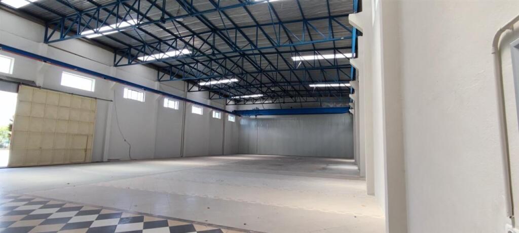 MAGAZZINO IN AFFITTO SULL'AUTOSTRADA TIRANA DURRES