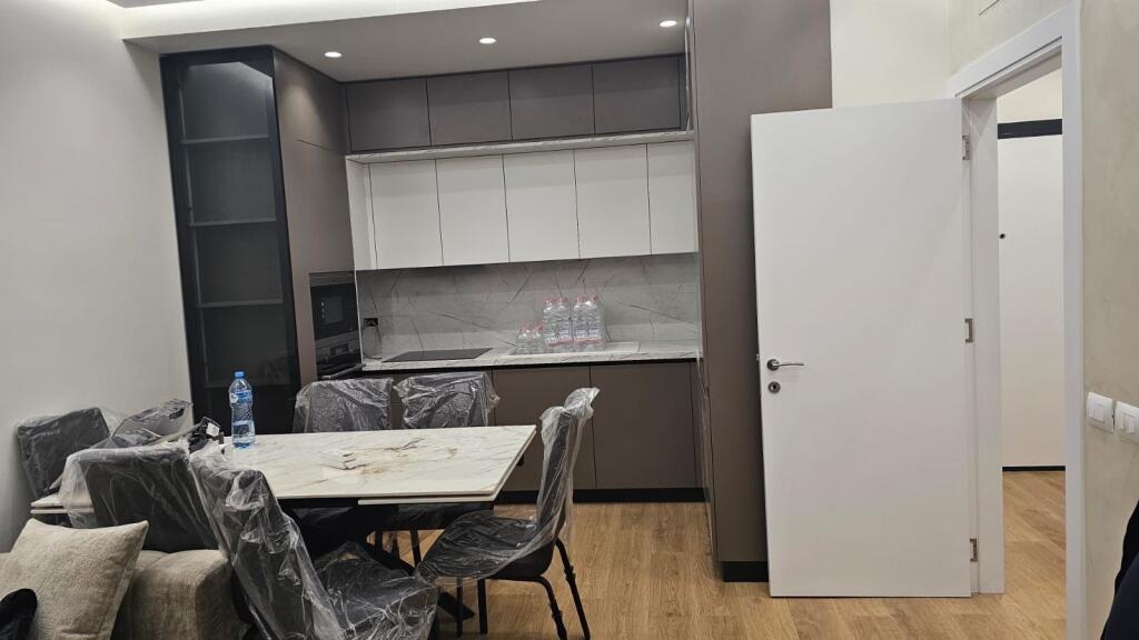 VENDESI APPARTAMENTO 1+1 COMUNE DI PARIGI 195.000 EURO
