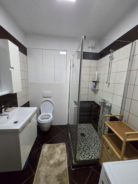 Jepet me Qira – Apartament 1+1 | Liqeni i Thatë, pranë Hotel Radisson