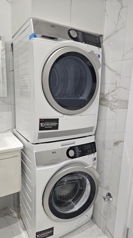 VENDESI APPARTAMENTO 1+1 COMUNE DI PARIGI 195.000 EURO