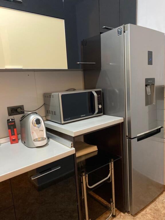 Tek Shkolla e Baletit,Rr.Petro Nini Luarasi jepet me qera apartament 2+1,i mobiluar : 55,000 Leke