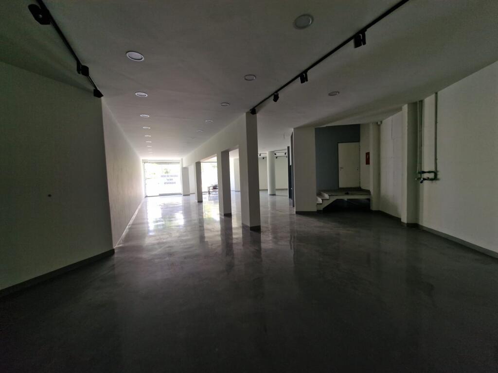 MAGAZZINI IN AFFITTO