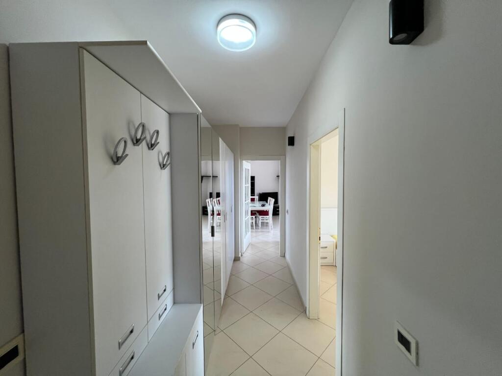 Jepet me qera apartament 2+1+2 tualete+verande ne Misto Mame