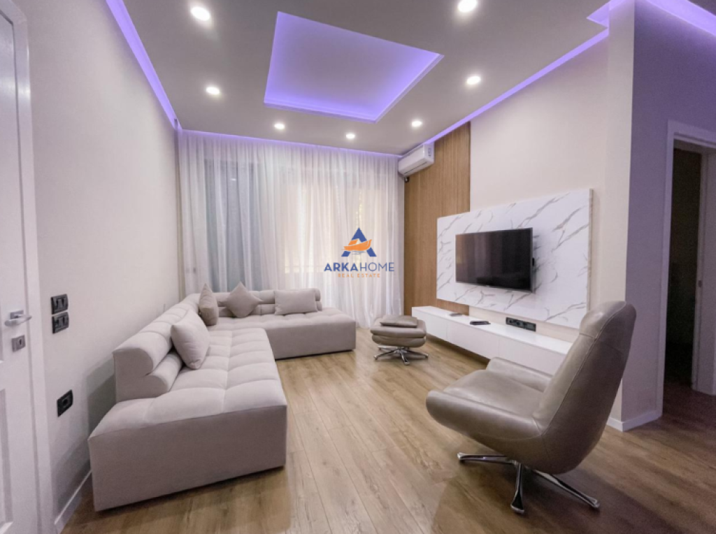 AFFITTASI APPARTAMENTO 2+1+BALCONE "PAZARI I RI" 1000 EURO (INCLUSO POSTO AUTO 1200 EURO)
