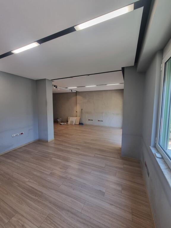 ZYRE ME QERA 106 M2 BLLOK 1.000 EURO