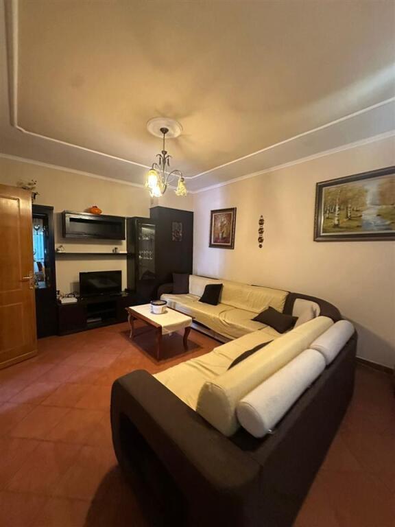 VENDESI APPARTAMENTO 2+1 VIA KAVAJES 293.000 EURO