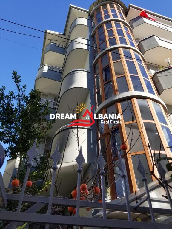 Vendesi Super Villa di 5 piani a Selite vicino alla scuola Marin Barleti a Tirana (ID 4151156)