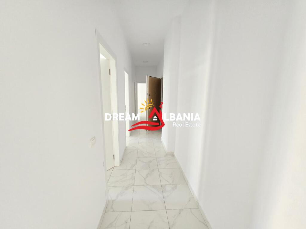 Ambjent per zyra me qera prane Square 21 rruga e Kavajes (ID 42611321).