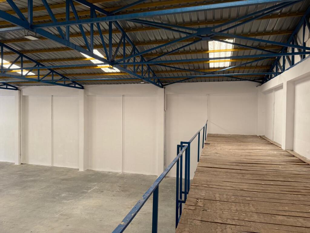 MAGAZZINO PRUSH IN AFFITTO, TIRANA