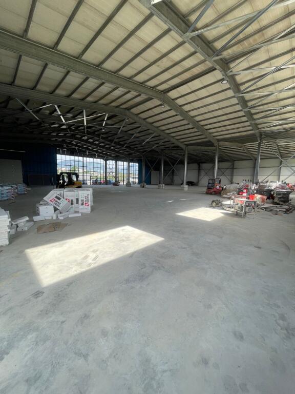 WAREHOUSE FOR RENT NEAR RRINASI